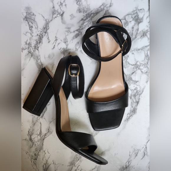 HEELS - Picture 1 of 4